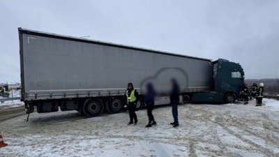 Увага! На Львівщині через ДТП перекрита дорога