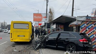 У Києві у ДТП загинув чоловік, який стояв на зупинці громадського транспорту