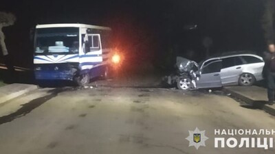 Внаслідок ДТП з маршруткою на Львівщині загинула людина, ще дві травмувалися (ФОТО)