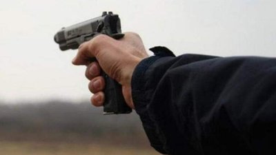 У Львові зловмисник погрожував зброєю чоловіку