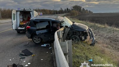 На Хмельниччині водій протаранив відбійник