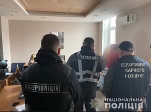 Поліція затримала депутата зі спільниками, які привласнили 9 млн грн зібраних для ЗСУ (ФОТО, ВІДЕО)