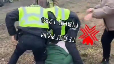 Біля Рівного водії утворили штучний затор, щоб перешкодити затриманню ухилянта (ВІДЕО)