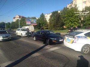 Львівські поліцейські "за гарячими слідами" затримали викрадача автомобіля (фото, відео)