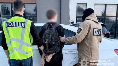 У Тернополі затримали 19-річного студента за підозрою у підпалі двох автомобілів