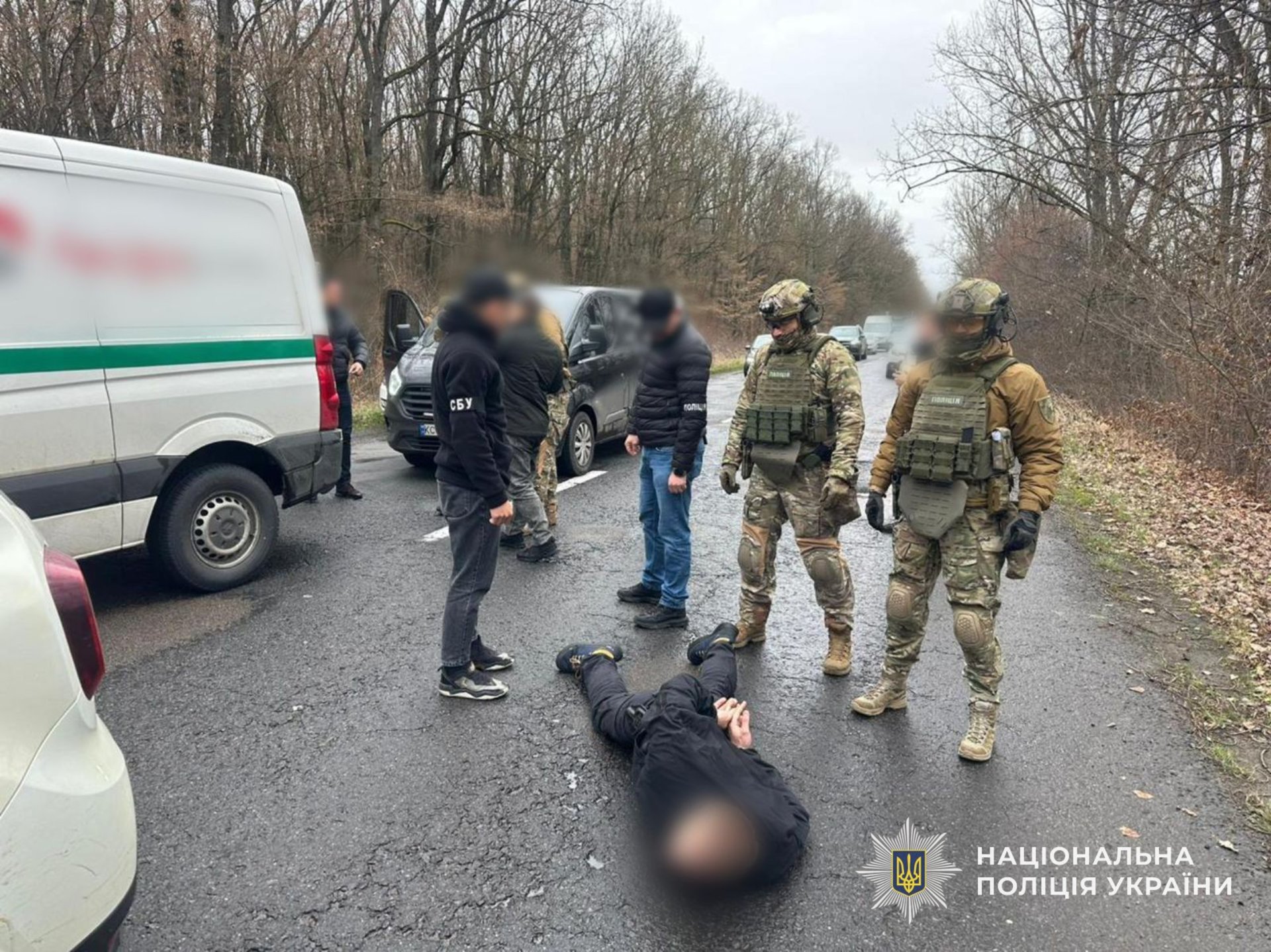 Затримали співробітників банку з Львівщини, які доставляли чоловіків до кордону в інкасаторському автомобілі (ФОТО)