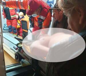 У Львові хворого хлопця із зайвою вагою допомогли транспортувати рятувальники (фото)