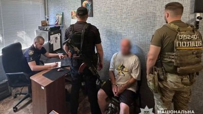 На Дніпропетровщині чоловік вбив сусіда ударом ножа на сходах багатоповерхівки