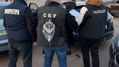 Правоохоронці на Львівщині затримали чоловіка, який за 2 тисячі доларів обіцяв вирішити питання з медичною довідкою