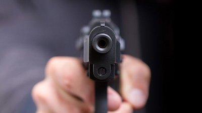 На Волині судили батька підлітка, який пістолетом погрожував жінці на вокзалі
