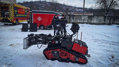 На Закарпатті людей рятуватиме робот, який не боїться вогню та вибухів