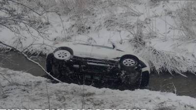 Через погодні умови, на Львівщині автомобіль злетів у річку (ФОТО)