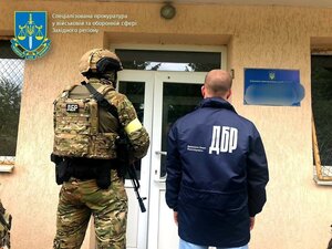 На Львівщині прикордонниця та працівниця митниці організували платне «вікно до Європи» для ухилянтів