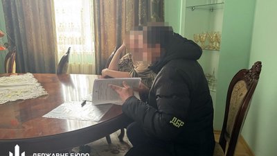 Перед судом постане інспекторка Львівської митниці, яка незаконно вивезла до Польщі чотирьох чоловіків