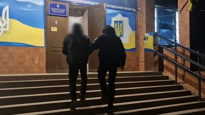 На Одещині чоловік викрав неповнолітню та чинив насильницькі дії проти неї