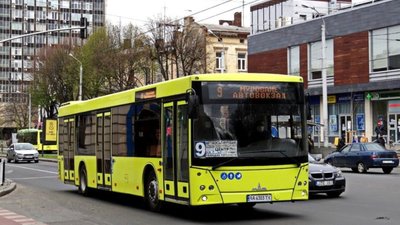У Львові через наслідки атаки скоротили маршрут автобуса №9