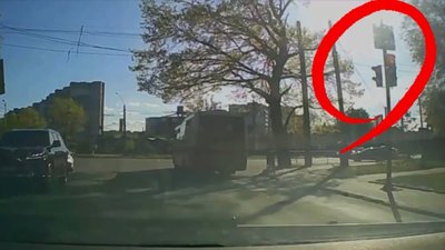 Водій автобуса у Львові проїхав на червоне світло: поліція відреагувала (ВІДЕО)