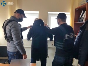 СБУ викрила на хабарі керівника ДАБІ у Тернопільській області (фото)