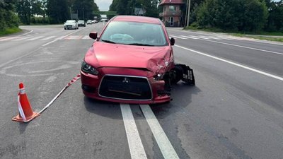 Поблизу Львова у ДТП потрапив 78-річний водій Mitsubishi Lancer (ФОТО)