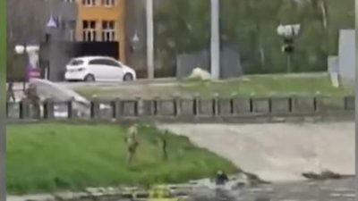 У Харкові чоловік втік від людей у військовій формі, стрибнувши в річку