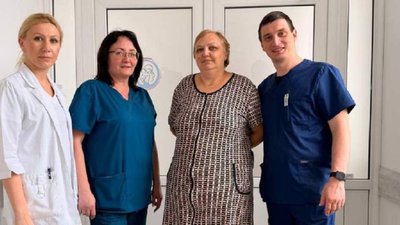 У Львові медики видалили велику кісту жінці з цукровим діабетом, якій всюди відмовляли в операції