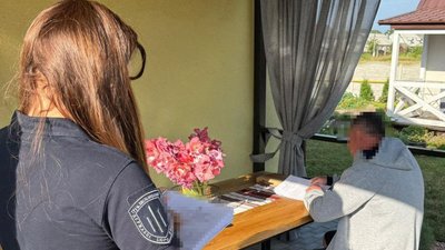 Ексголова ДСНС Вінниччини налагодив махінації із закупівлею неякісного протирадіаційного одягу