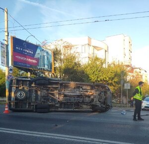 З’явилося нове відео моменту ДТП, з участю поліцейського авто (відео)