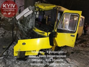 У Києві внасідок жахливої ДТП з двома маршрутками постраждало 12 людей (фото, відео)