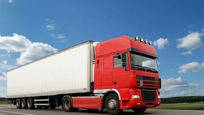 На Львівщині через спеку введено тепловий режим: обмеження для вантажівок