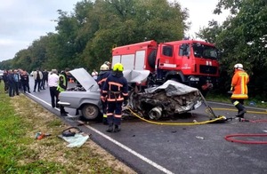 Постраждало шестеро людей, у тому числі діти: поліція відкрила провадження за фактом смертельної ДТП на Прикарпатті (ФОТО)