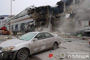 Збільшилася кількість жертв у Дніпрі: били по пологовому, ТРЦ та будинках (ВІДЕО, ФОТО)