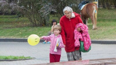 Суд відібрав доньку в найстаршої матері України