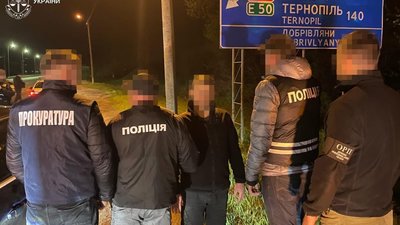 Правоохоронці затримали львів’янина, який за 8 000 євро організував схему переправлення чоловіків