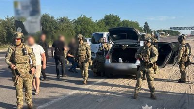 На Львівщині затримано трьох чоловіків, які скоїли розбійний напад