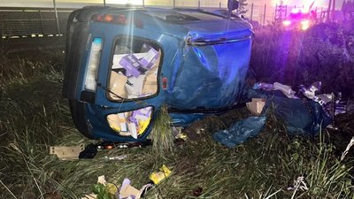 На об'їзній Львова перекинувся автомобіль: госпіталізували двох людей