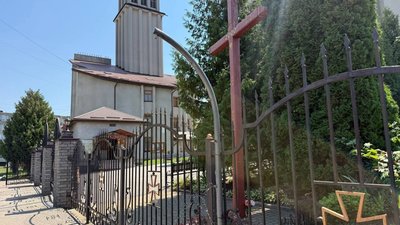 У Львові під час пекельної спеки невідомі викрали деталі з вуличного розпилювача води