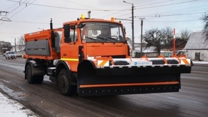 На дорогах Львівщини працює 122 одиниці снігоочисної техніки