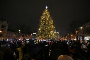 Поліцейські Львівщини закликають уникати місць масового скупчення людей під час святкувань