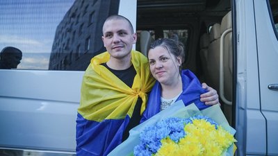 Зустріч після трьох років розлуки: з полону повернулись мати й син, які не бачилися з «Азовсталі»