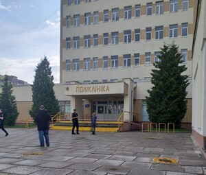 У Львові перевіряють повідомлення про замінування поліклініки (фото)