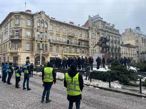 У Львові пікетують Головне управління Нацполіції (фото)