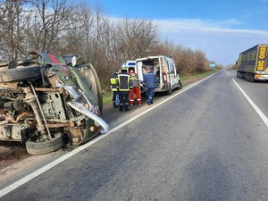 На Рівненщині перекинулась "швидка", яка поверталась по травмованих унаслідок ДТП (фото)