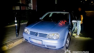 На Рівненщині чоловік з подвір'я викрав автомобіль