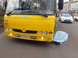 На Львівщині раптово помер водій шкільного автобуса, який перевозив дітей (фото 18+)