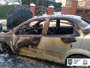 У Львові згорів автомобіль дружини чиновника міськради (ФОТО)