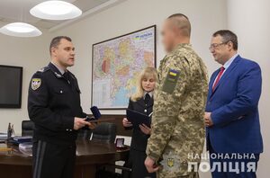 У Хмельницькому нагородили військового, який врятував собаку (фото, відео)