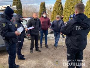 Чоловіку, який сокирою потрощив «Jeep» священика у Рудно, загрожує сім років в'язниці (ФОТО)