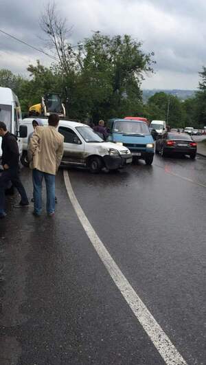 У Львові сталася масова ДТП за участі одразу семи автомобілів (ФОТО, ВІДЕО)