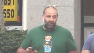 Міндіч покинув Україну по паспорту Ізраїля і оселився у готелі Варшави