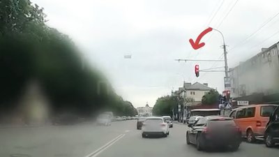 У Луцьку водій іномарки проїхав на «червоний» перед патрульними (ВІДЕО)